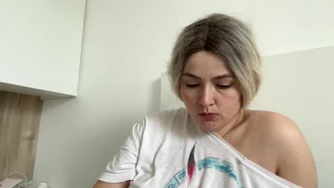 emily_morning_dew online show from October 1, 10:54 am