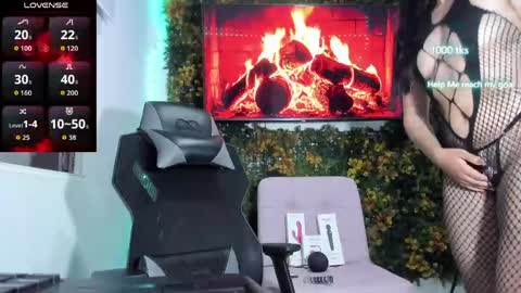 emily_palmeer online show from May 18, 10:32 am