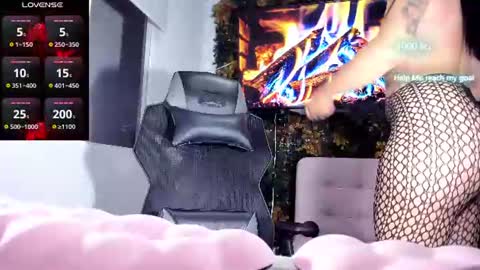 emily_palmeer online show from July 13, 9:23 am