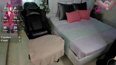 Snapshot of emily_parkss666 chatting on December 2, 10:16 pm Emily online show from December 2, 10:16 pm