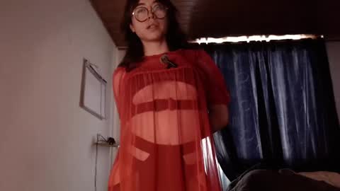 Snapshot of emily_pearl_ chatting on December 22, 6:37 pm emily_pearl_ online show from December 22, 6:37 pm