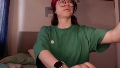 Snapshot of emily_pearl_ chatting on January 27, 3:28 pm emily_pearl_ online show from January 27, 3:28 pm