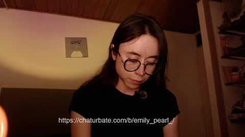 Snapshot of emily_pearl_ chatting on January 30, 1:44 am emily_pearl_ online show from January 30, 1:44 am