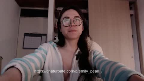 Snapshot of emily_pearl_ chatting on February 15, 10:42 pm emily_pearl_ online show from February 15, 10:42 pm