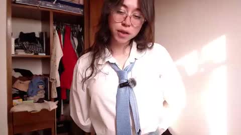 Snapshot of emily_pearl_ chatting on September 19, 9:26 pm emily_pearl_ online show from September 19, 9:26 pm