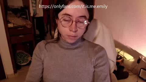 Snapshot of emily_pearl_ chatting on September 28, 2:28 am emily_pearl_ online show from September 28, 2:28 am