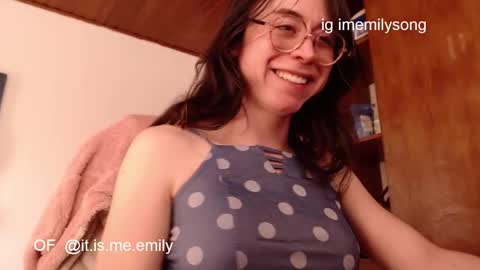 Snapshot of emily_pearl_ chatting on February 13, 9:11 pm emily_pearl_ online show from February 13, 9:11 pm