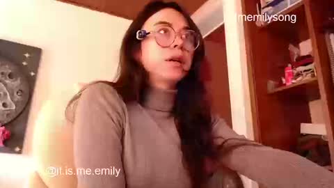 Snapshot of emily_pearl_ chatting on March 19, 2:32 pm emily_pearl_ online show from March 19, 2:32 pm