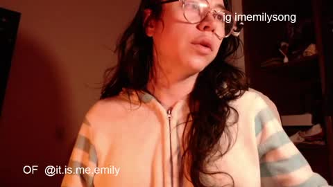 Snapshot of emily_pearl_ chatting on April 2, 9:29 am emily_pearl_ online show from April 2, 9:29 am