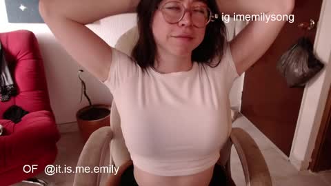 Snapshot of emily_pearl_ chatting on April 3, 9:24 pm emily_pearl_ online show from April 3, 9:24 pm