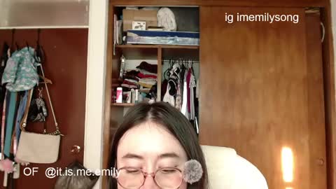 emily_pearl_ online show from May 16, 7:34 pm