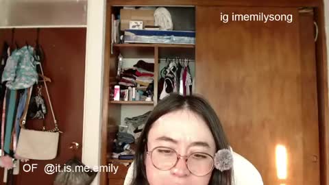 emily_pearl_ online show from May 16, 7:45 pm