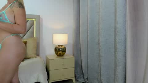 Snapshot of emily_queen7 chatting on October 28, 7:05 pm Emily online show from October 28, 7:05 pm