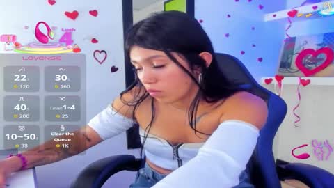 Snapshot of emily_rosse04 chatting on March 14, 4:34 pm online show from March 14, 4:34 pm