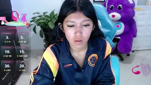 Snapshot of emily_rosse04 chatting on April 10, 11:04 am online show from April 10, 11:04 am