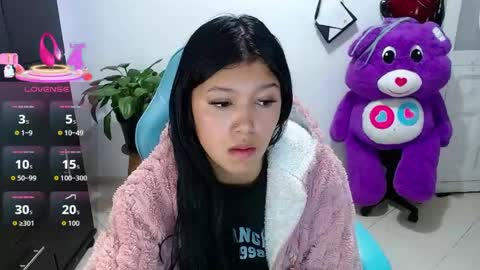 Snapshot of emily_rosse04 chatting on April 17, 11:24 am online show from April 17, 11:24 am
