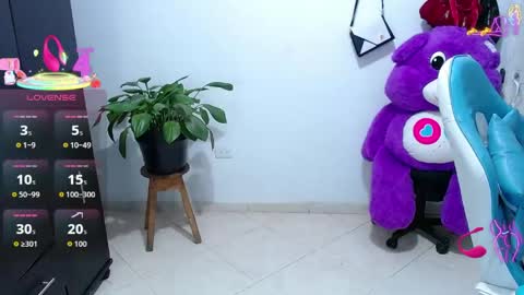 Snapshot of emily_rosse04 chatting on April 18, 11:38 pm online show from April 18, 11:38 pm
