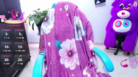 Snapshot of emily_rosse04 chatting on April 20, 12:30 pm online show from April 20, 12:30 pm