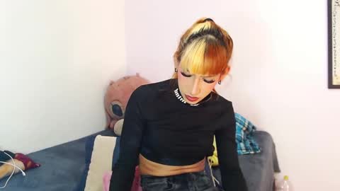 Snapshot of emily_rousxxx chatting on November 23, 9:03 pm Emily IGEmmily Baussa online show from November 23, 9:03 pm
