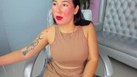 emily_sander_ online show from October 2, 7:10 pm