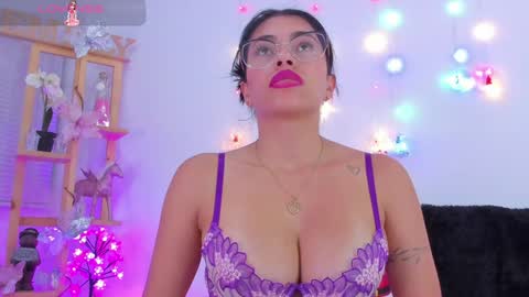 Emily online show from December 14, 11:01 pm