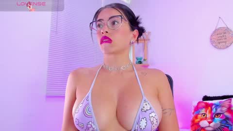 Emily online show from February 7, 9:15 pm