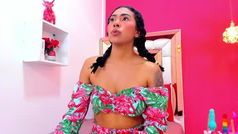 Snapshot of emily_sexy3 chatting on January 18, 11:21 am Emily online show from January 18, 11:21 am