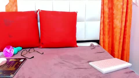 Snapshot of emily_sexy3 chatting on January 19, 5:18 pm Emily online show from January 19, 5:18 pm