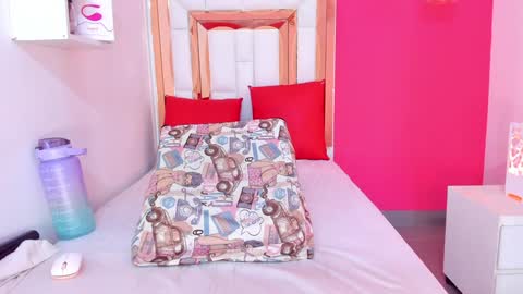 Snapshot of emily_sexy3 chatting on January 28, 3:04 pm Emily online show from January 28, 3:04 pm