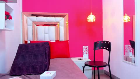 Snapshot of emily_sexy3 chatting on February 4, 11:16 am Emily online show from February 4, 11:16 am