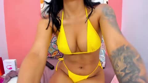 Snapshot of emily_sexy3 chatting on February 9, 11:14 am Emily online show from February 9, 11:14 am