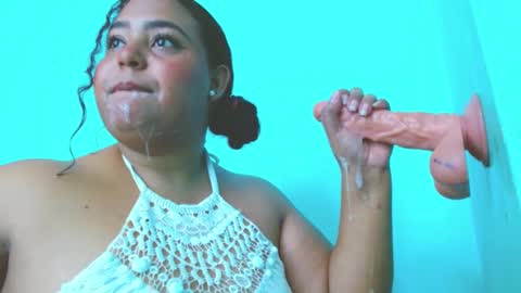 Snapshot of emily_sweet_23 chatting on December 31, 8:56 pm Liss online show from December 31, 8:56 pm