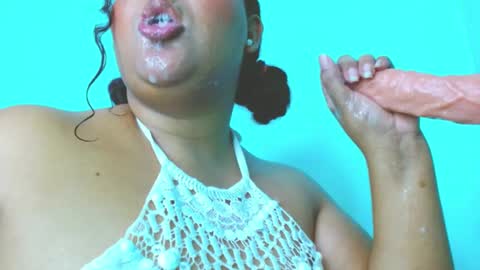 Snapshot of emily_sweet_23 chatting on January 23, 2:55 am Liss online show from January 23, 2:55 am