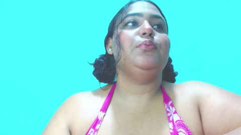 Snapshot of emily_sweet_23 chatting on February 15, 12:37 am Liss online show from February 15, 12:37 am