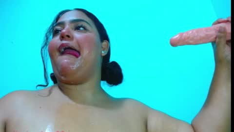 Snapshot of emily_sweet_23 chatting on February 24, 12:59 pm Liss online show from February 24, 12:59 pm