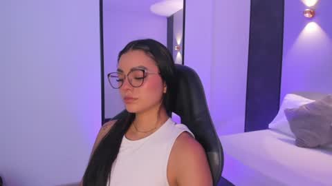 emily_tolson online show from July 27, 7:10 pm