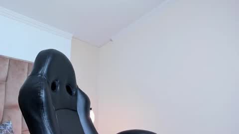 Emily Trujillo online show from March 1, 1:53 am