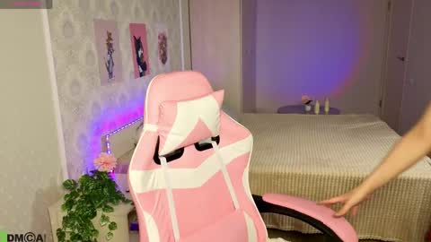 Snapshot of emily_tyler19 chatting on May 25, 8:20 am Emily online show from May 25, 8:20 am