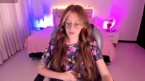 emily_warren__ online show from December 20, 7:32 pm