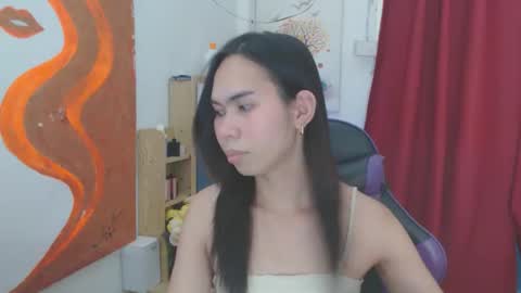 emily_xo143 online show from April 10, 9:58 am