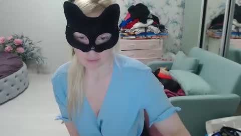 Snapshot of emily_york18 chatting on June 25, 7:40 pm Emily online show from June 25, 7:40 pm