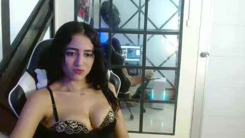 Snapshot of emily_zc1 chatting on September 12, 3:28 am EMILY  online show from September 12, 3:28 am