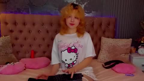 Snapshot of emilyangels chatting on December 2, 7:36 am Baby Emelli online show from December 2, 7:36 am