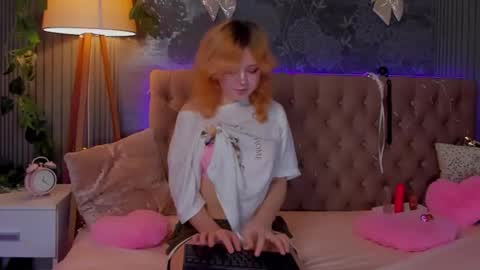 Baby Emelli online show from December 19, 7:15 am