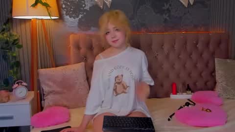 Baby Emelli online show from January 12, 6:51 am