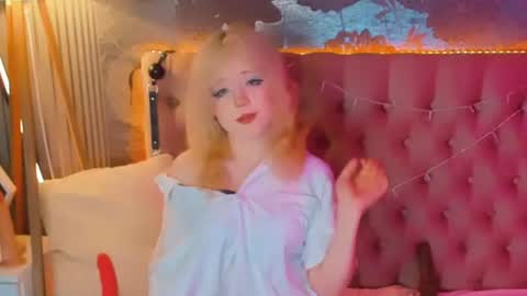 Snapshot of emilyangels chatting on July 2, 6:30 am Baby Emelli online show from July 2, 6:30 am