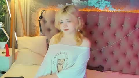 Snapshot of emilyangels chatting on July 6, 8:00 am Baby Emelli online show from July 6, 8:00 am