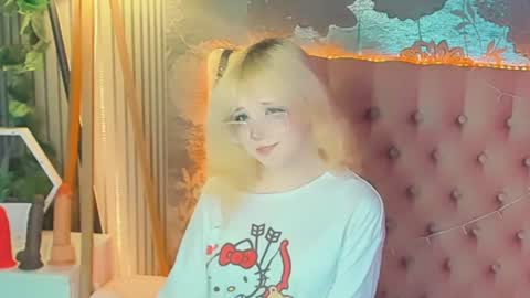 Snapshot of emilyangels chatting on July 23, 8:01 am Baby Emelli online show from July 23, 8:01 am