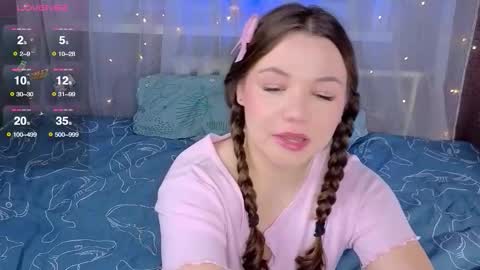 artist Emily online show from December 17, 2:06 am