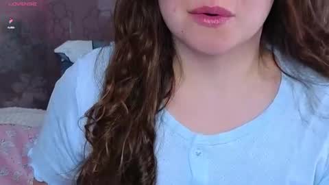Snapshot of emilyart_ chatting on August 7, 4:14 am artist Emily online show from August 7, 4:14 am